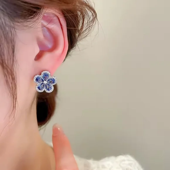 Blue Zircon Flower Stud Earrings 🌸 Sparkly Elegant Jewelry - Picture 4 of 7